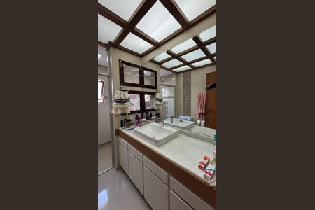 Apartamento à venda com 173m², 3 quartos e 2 vagas Apartamento à venda com 173m², 3 quartos e 2 vagasBanheiro da Suíte