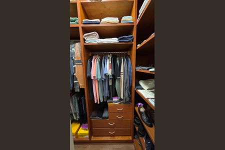 Apartamento à venda com 173m², 3 quartos e 2 vagas Apartamento à venda com 173m², 3 quartos e 2 vagasCloset da Suíte