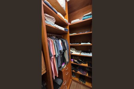 Apartamento à venda com 173m², 3 quartos e 2 vagas Apartamento à venda com 173m², 3 quartos e 2 vagasCloset da Suíte