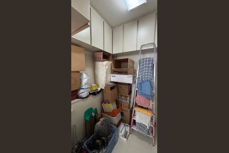 Apartamento à venda com 173m², 3 quartos e 2 vagas Apartamento à venda com 173m², 3 quartos e 2 vagasQuarto de apoio a Área de Serviço