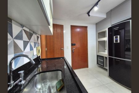 Apartamento para alugar com 300m², 4 quartos e 3 vagas Apartamento para alugar com 300m², 4 quartos e 3 vagasCozinha