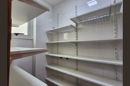 Apartamento para alugar com 300m², 4 quartos e 3 vagas Apartamento para alugar com 300m², 4 quartos e 3 vagasDespensa