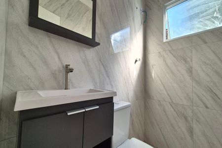 Casa à venda com 128m², 3 quartos e 2 vagasBanheiro