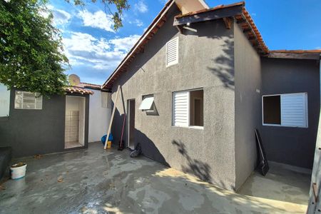Casa à venda com 128m², 3 quartos e 2 vagasFachada Fundos 