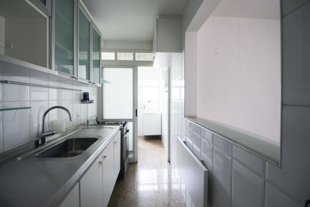 Apartamento à venda com 70m², 2 quartos e 2 vagas Apartamento à venda com 70m², 2 quartos e 2 vagasCozinha