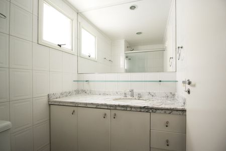 Apartamento à venda com 70m², 2 quartos e 2 vagas Apartamento à venda com 70m², 2 quartos e 2 vagasBanheiro da Suíte