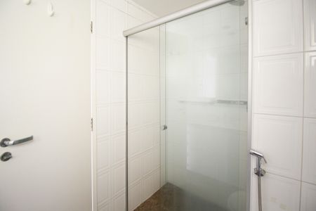 Apartamento à venda com 70m², 2 quartos e 2 vagas Apartamento à venda com 70m², 2 quartos e 2 vagasBanheiro da Suíte