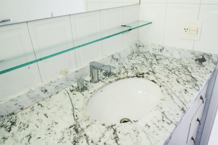 Apartamento à venda com 70m², 2 quartos e 2 vagas Apartamento à venda com 70m², 2 quartos e 2 vagasBanheiro da Suíte