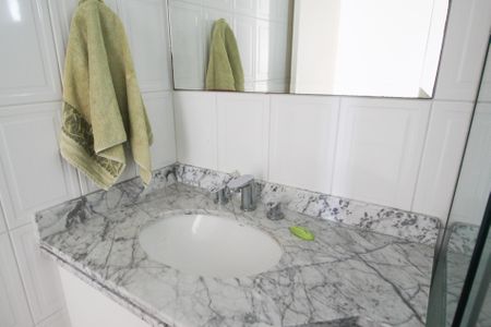 Apartamento à venda com 70m², 2 quartos e 2 vagas Apartamento à venda com 70m², 2 quartos e 2 vagasBanheiro