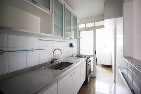 Apartamento à venda com 70m², 2 quartos e 2 vagas Apartamento à venda com 70m², 2 quartos e 2 vagasCozinha