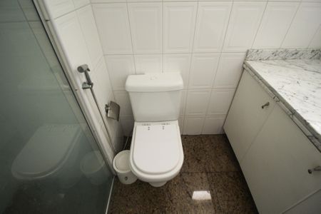 Apartamento à venda com 70m², 2 quartos e 2 vagas Apartamento à venda com 70m², 2 quartos e 2 vagasBanheiro da Suíte