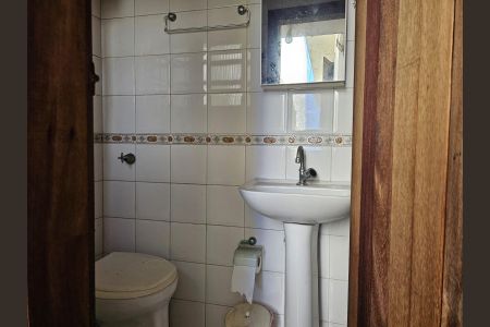 Banheiro de casa à venda com 5 quartos, 304m² em Jardim Miriam, São Paulo