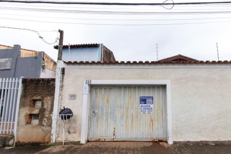 Casa à venda com 96m², 2 quartos e 3 vagasFachada