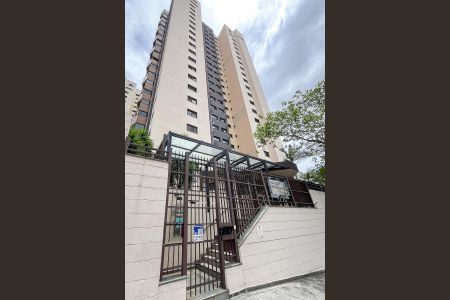 Apartamento à venda com 130m², 3 quartos e 2 vagasFachada + plaquinha