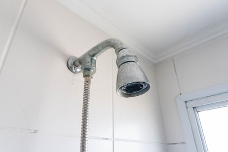 Banheiro da Suíte 1 de apartamento para alugar com 2 quartos, 97m² em Vila Guarani (zona Sul), São Paulo