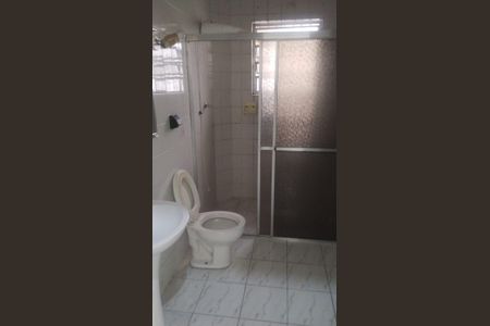 Banheiro de casa para alugar com 3 quartos, 100m² em Vila Bertioga, São Paulo