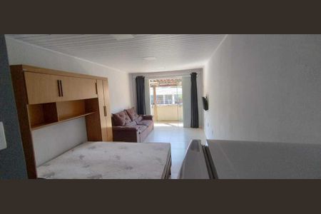 Sala de kitnet/studio para alugar com 1 quarto, 25m² em Guaratiba, Rio de Janeiro