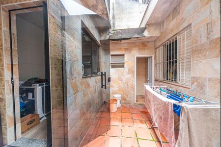 Casa à venda com 149m², 2 quartos e 3 vagas Casa à venda com 149m², 2 quartos e 3 vagasQuintal Fundos