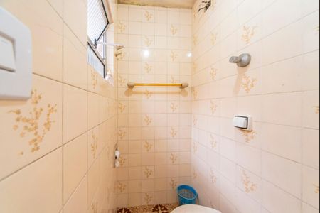 Casa à venda com 149m², 2 quartos e 3 vagas Casa à venda com 149m², 2 quartos e 3 vagasBanheiro Fundos