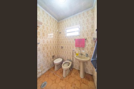 Banheiro  de casa à venda com 2 quartos, 149m² em Jardim Silvana, Santo André