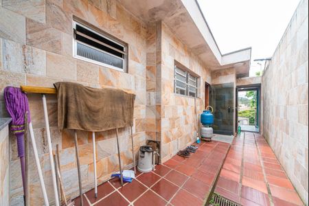 Casa à venda com 149m², 2 quartos e 3 vagas Casa à venda com 149m², 2 quartos e 3 vagasQuintal e Corredor