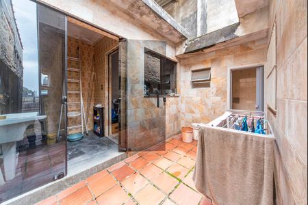 Casa à venda com 149m², 2 quartos e 3 vagas Casa à venda com 149m², 2 quartos e 3 vagasQuintal Fundos