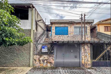 Casa à venda com 149m², 2 quartos e 3 vagas Casa à venda com 149m², 2 quartos e 3 vagasFachada