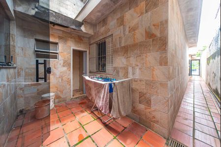 Casa à venda com 149m², 2 quartos e 3 vagas Casa à venda com 149m², 2 quartos e 3 vagasQuintal Fundos