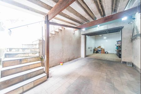 Casa à venda com 149m², 2 quartos e 3 vagas Casa à venda com 149m², 2 quartos e 3 vagasGaragem