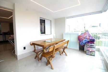 Apartamento para alugar com 98m², 2 quartos e 2 vagasSala - Varanda