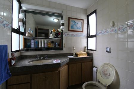 Apartamento à venda com 128m², 3 quartos e 2 vagasBanheiro da Suíte