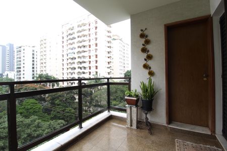 Apartamento à venda com 128m², 3 quartos e 2 vagasVaranda