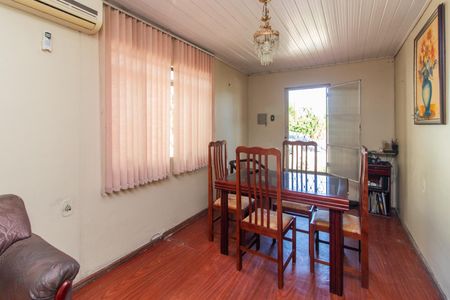 Sala de casa à venda com 2 quartos, 70m² em Vila Nova, Porto Alegre