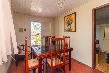 Casa à venda com 70m², 2 quartos e 2 vagasSala