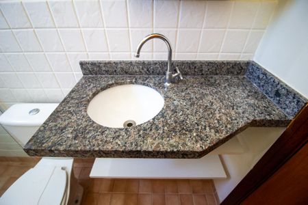 Casa de condomínio para alugar com 70m², 2 quartos e 2 vagasBanheiro 