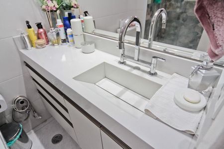 Apartamento à venda com 75m², 3 quartos e 2 vagasBanheiro da Suíte