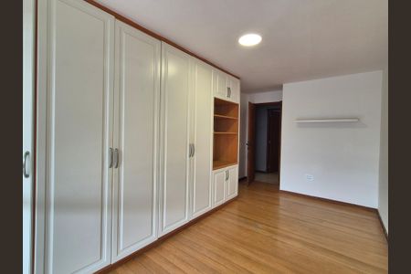 Apartamento para alugar com 208m², 3 quartos e 3 vagas Apartamento para alugar com 208m², 3 quartos e 3 vagasQuarto 2