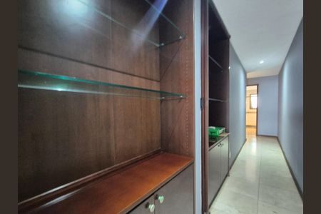 Apartamento para alugar com 208m², 3 quartos e 3 vagas Apartamento para alugar com 208m², 3 quartos e 3 vagasCorredor