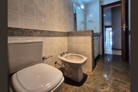 Apartamento para alugar com 208m², 3 quartos e 3 vagas Apartamento para alugar com 208m², 3 quartos e 3 vagasBanheiro