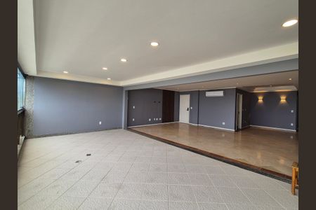 Apartamento para alugar com 208m², 3 quartos e 3 vagas Apartamento para alugar com 208m², 3 quartos e 3 vagasVaranda