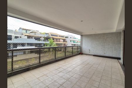 Apartamento para alugar com 208m², 3 quartos e 3 vagas Apartamento para alugar com 208m², 3 quartos e 3 vagasVaranda