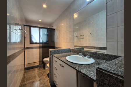 Apartamento para alugar com 208m², 3 quartos e 3 vagas Apartamento para alugar com 208m², 3 quartos e 3 vagasBanheiro