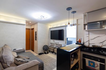 Sala e Cozinha  de apartamento para alugar com 2 quartos, 45m² em Vila Dalila, São Paulo