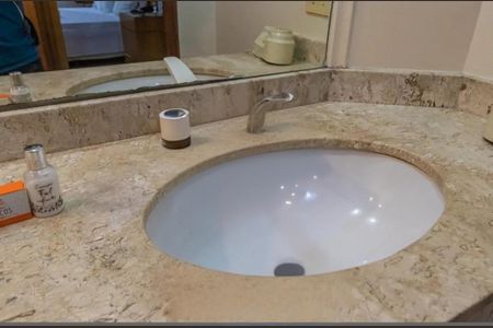 Banheiro de kitnet/studio para alugar com 1 quarto, 54m² em Alphaville, Barueri