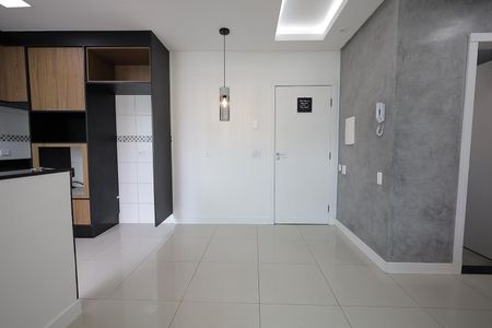 Sala de apartamento para alugar com 2 quartos, 78m² em Vila Cecilia Maria, Santo André