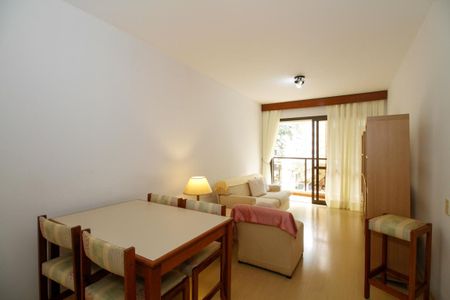 Apartamento para alugar com 140m², 3 quartos e 2 vagas Apartamento para alugar com 140m², 3 quartos e 2 vagasSala de Estar e Jantar