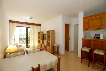 Apartamento para alugar com 140m², 3 quartos e 2 vagas Apartamento para alugar com 140m², 3 quartos e 2 vagasSala de Estar e Jantar