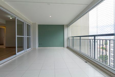 Apartamento para alugar com 135m², 3 quartos e 2 vagas Apartamento para alugar com 135m², 3 quartos e 2 vagasVaranda