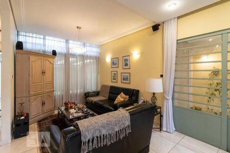 Casa para alugar com 350m², 4 quartos e 3 vagas Casa para alugar com 350m², 4 quartos e 3 vagasSala