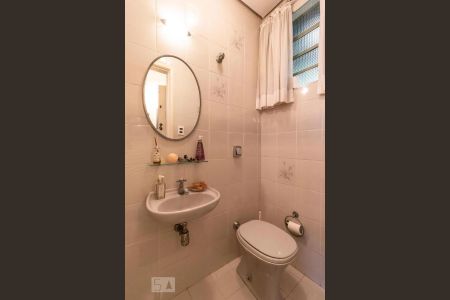 Casa para alugar com 350m², 4 quartos e 3 vagas Casa para alugar com 350m², 4 quartos e 3 vagasBanheiro